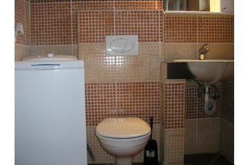 Romania Chata Ucea de Jos, Esterno